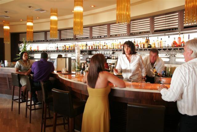 Caribbean Club Boutique Hotel, Grand Cayman Dog City 外观 照片